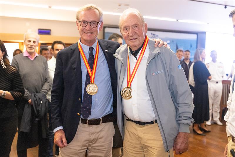 Henrik Andersin (L) and His Majesty King Juan Carlos of Spain (R) - Six Metre European Championship - photo © SailingShots by Maria Muiña