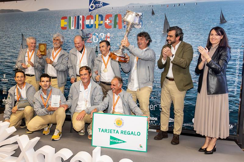 His Majesty King Juan Carlos of Spain and the Bribon crew receive the President Woodrow Wilson Trophy - Six Metre European Championship photo copyright SailingShots by Maria Muiña taken at Real Club Nautico de Sanxenxo and featuring the 6m class