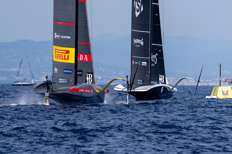 Luna Rossa Prada Pirelli vs. New York Yacht Club American Magic on Louis Vuitton Cup Round Robin 1 Day 3 - photo © Ian Roman / AmericasCup