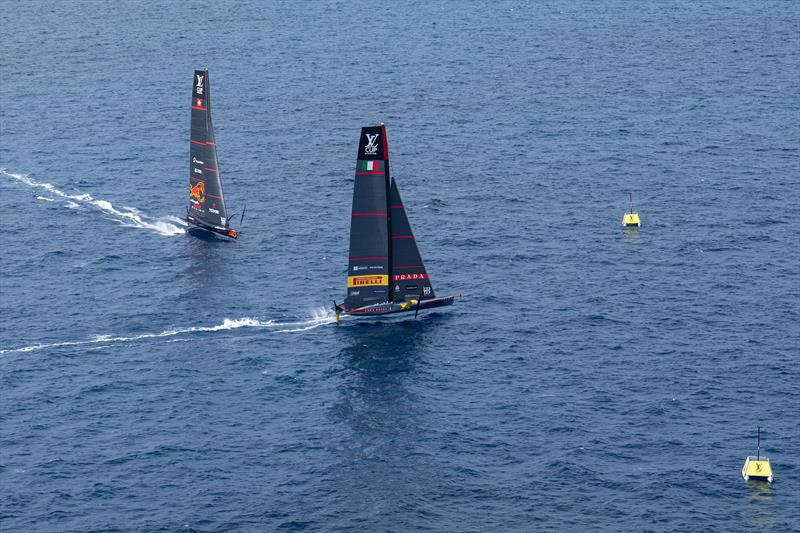 Alinghi Red Bull Racing vs. Luna Rossa Prada Pirelli on Louis Vuitton Cup Round Robin 1 Day 4 - photo © Ian Roman / AmericasCup