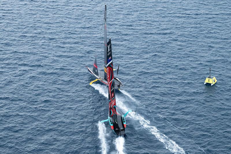 Luna Rossa Prada Pirelli sail over the top of Emirates Team New Zealand in the pre-start on Louis Vuitton Cup Round Robin Day 5 photo copyright Ricardo Pinto / America's Cup taken at  and featuring the AC75 class