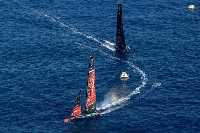 Emirates Team New Zealand vs. Alinghi Red Bull Racing on Louis Vuitton Cup Round Robin Day 7 - photo © Ricardo Pinto / America's Cup