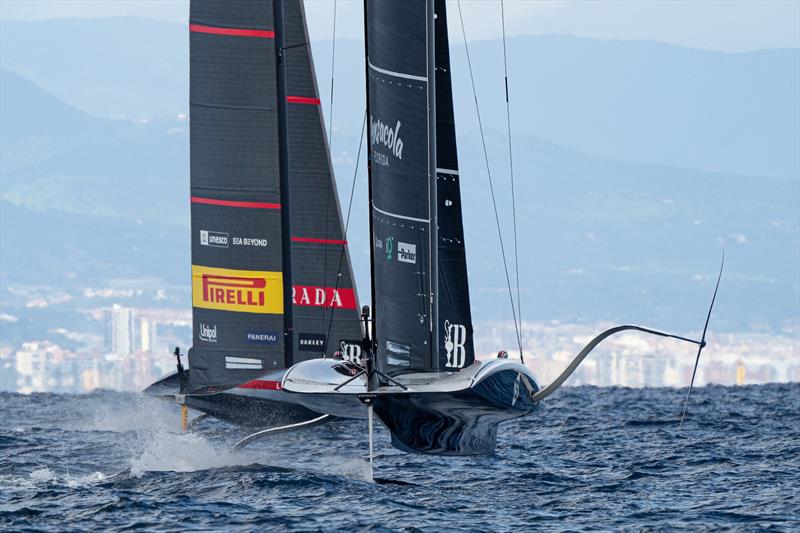  Luna Rossa  leads American Magic - Day 4 - Semi-Finals - Louis Vuitton Cup - Day 13 - September 18, 2024 - Barcelona - photo © Ian Roman / America's Cup