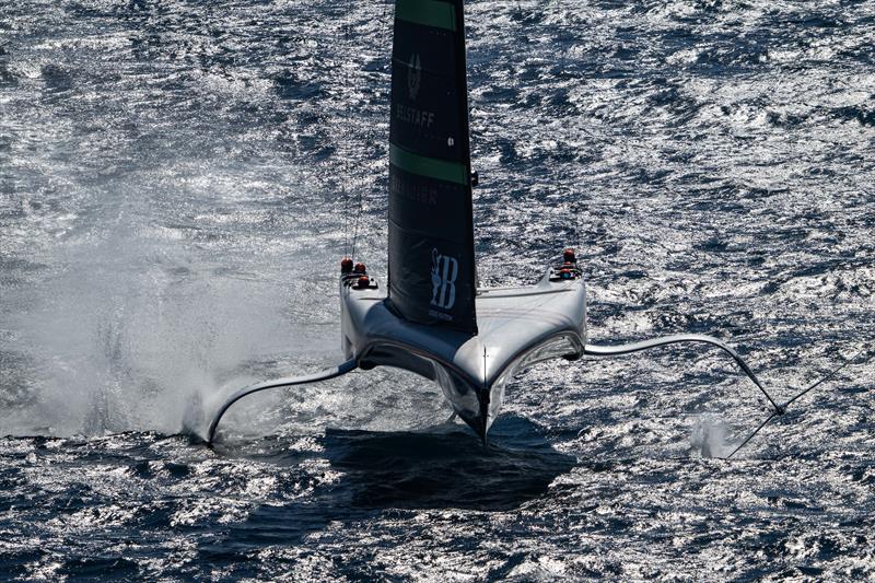 Luna Rossa Prada Pirelli vs. INEOS Britannia on Louis Vuitton Cup Final Race Day 1 - September 26, 2024 - photo © Ricardo Pinto / America's Cup