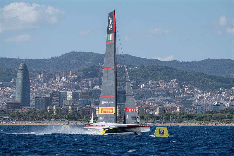 INEOS Britannia vs. Luna Rossa Prada Pirelli on Louis Vuitton Cup Final Race Day 4 - September 30, 2024 - photo © Ricardo Pinto / America's Cup