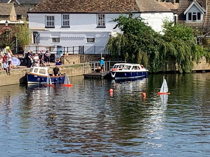 Huntingdon Radio Yacht Club's 'Afternoon on the River' photo copyright Stephen Brown, Andy Start taken at Huntingdon Radio Yacht Club and featuring the DF95 class