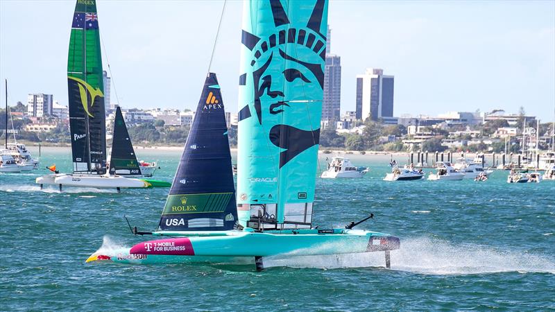 USA on a fast downwind, with race leader Australia heading upwind - ITM New Zealand SailGP - January 19, 2025 - photo © Richard Gladwell - Sail-World.com/nz