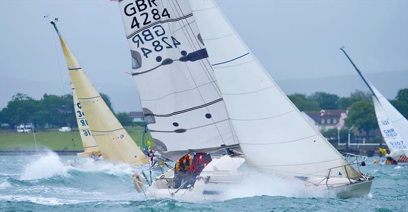 Strong winds for the 2024 Round the Island Race - photo © Tom Hicks / www.solentaction.com