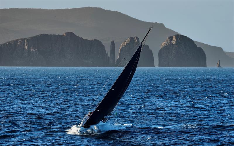 Indigo II negotiates the passage close to Cape Hauy and the lanterns in the Tasman National Park - photo © Carlo Borlenghi / ROLEX