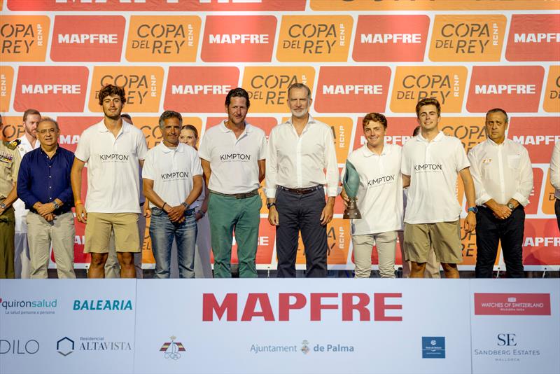 Kimpton Hotels - Les Roches, Sandberg Estates J70 winners with H.M. The King Felipe of Spain at the 42nd Copa del Rey MAPFRE Prize Giving - photo © María Muiña / Copa del Rey MAPFRE