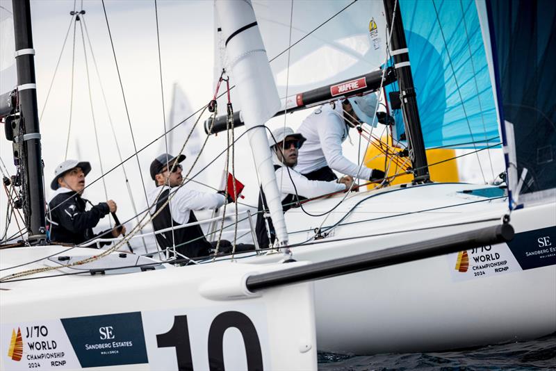 Racing on day 2 of the Sandberg Estates J/70 Worlds in Palma - photo © SailingShots by María Muiña