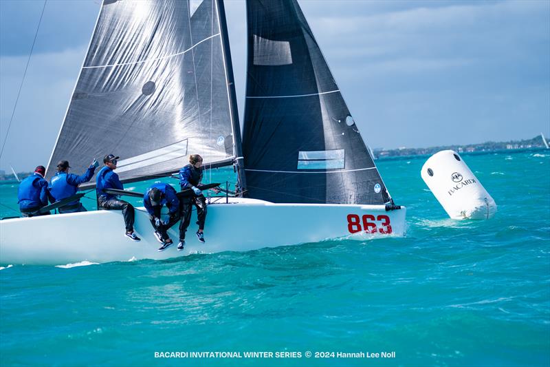 Melges 24 - Dark Horse: Cuyler Morris, Keiran Searle, Manu Weiller, Elizabeth Whitener, Charlie Hibben - photo © Hannah Lee Noll