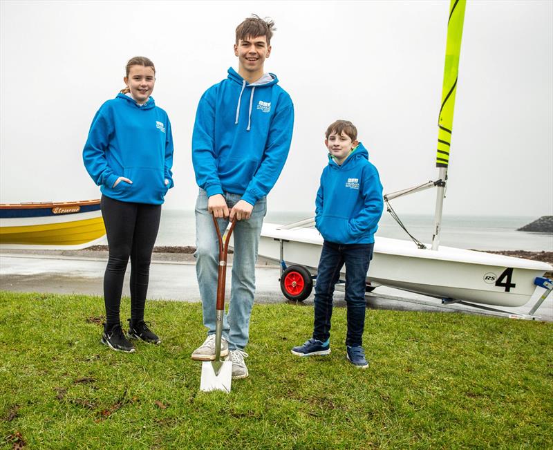 Jenna Hermans, Struan Young and Michael Davitt - photo © Pete Robinson