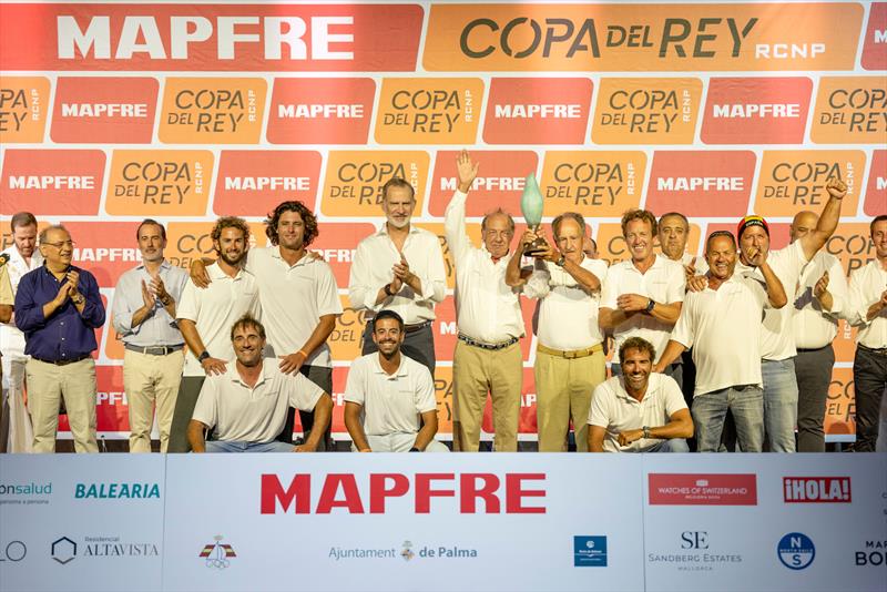 Elena Nova, Odilo ORC 1 winners with H.M. The King Felipe of Spain at the 42nd Copa del Rey MAPFRE Prize Giving - photo © María Muiña / Copa del Rey MAPFRE