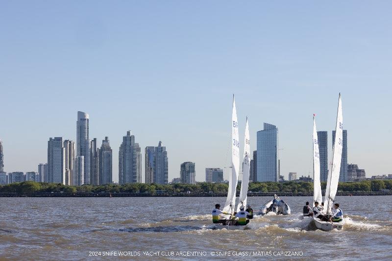 A frustrating lack of wind on day 1 of the 2024 Snipe World Championship in Buenos Aires, Argentina photo copyright Matias Capizzano / www.capizzano.com taken at Yacht Club Argentino and featuring the Snipe class