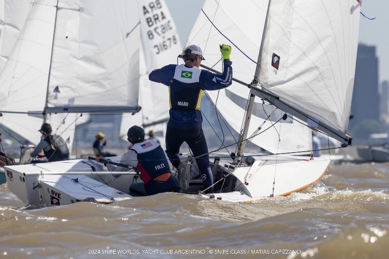 Day 2 of the 2024 Snipe World Championship in Buenos Aires, Argentina photo copyright Matias Capizzano / www.capizzano.com taken at Yacht Club Argentino and featuring the Snipe class