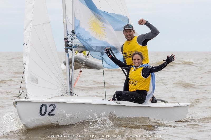 Day 5 of the 2024 Snipe World Championship in Buenos Aires, Argentina photo copyright Matias Capizzano / www.capizzano.com taken at Yacht Club Argentino and featuring the Snipe class