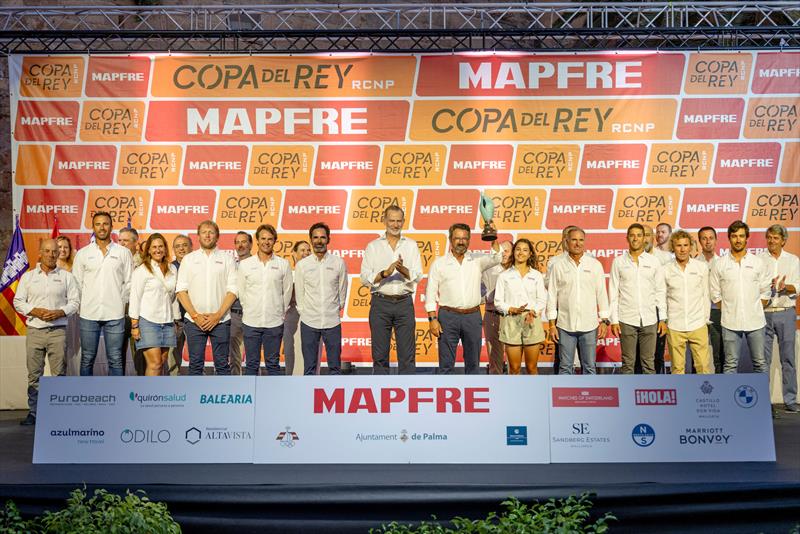 Pez de Abril, ClubSwan 42 winners with H.M. The King Felipe of Spain at the 42nd Copa del Rey MAPFRE Prize Giving photo copyright María Muiña / Copa del Rey MAPFRE taken at Real Club Náutico de Palma and featuring the Swan 42 class