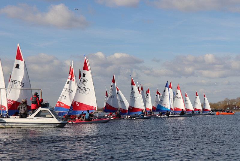 Good start for Thomas Matthews (46007) - Topper SE Winter Regatta at Island Barn - photo © IBRSC